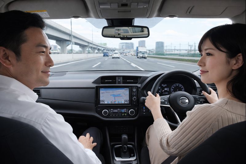 高速の合流後に落ち着いて走行し目的地へ向かう安心感のイメージ